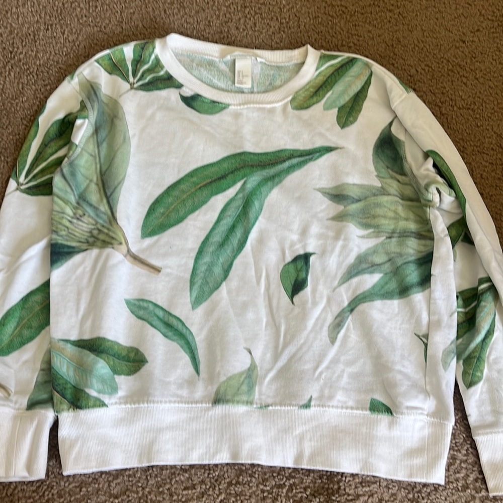 crewneck from h and m size small